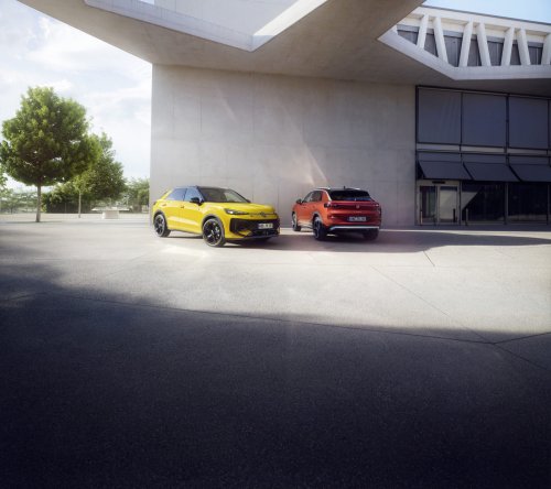 2025 Volkswagen T-Roc revealed – second-gen ‘Golf SUV’ is longer, 1.5L eTSI MHEV, column gear selector