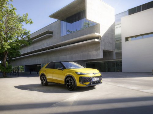 2025 Volkswagen T-Roc revealed – second-gen ‘Golf SUV’ is longer, 1.5L eTSI MHEV, column gear selector