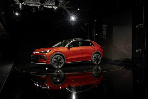 2025 Volkswagen T-Roc revealed – second-gen ‘Golf SUV’ is longer, 1.5L eTSI MHEV, column gear selector