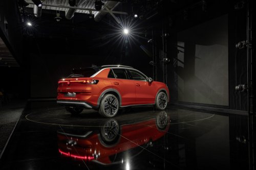 2025 Volkswagen T-Roc revealed – second-gen ‘Golf SUV’ is longer, 1.5L eTSI MHEV, column gear selector