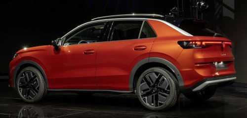 2025 Volkswagen T-Roc revealed – second-gen ‘Golf SUV’ is longer, 1.5L eTSI MHEV, column gear selector