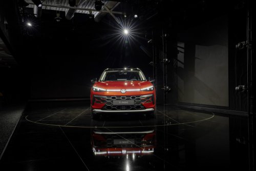 2025 Volkswagen T-Roc revealed – second-gen ‘Golf SUV’ is longer, 1.5L eTSI MHEV, column gear selector