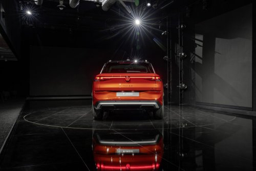 2025 Volkswagen T-Roc revealed – second-gen ‘Golf SUV’ is longer, 1.5L eTSI MHEV, column gear selector