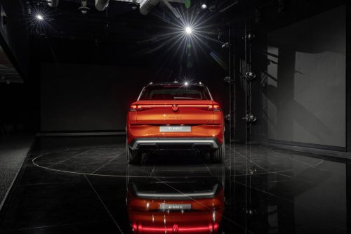 2025 Volkswagen T-Roc revealed – second-gen ‘Golf SUV’ is longer, 1.5L eTSI MHEV, column gear selector