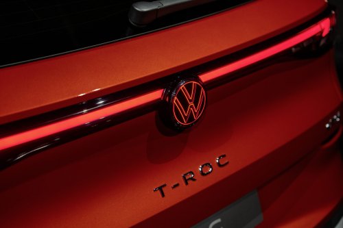 2025 Volkswagen T-Roc revealed – second-gen ‘Golf SUV’ is longer, 1.5L eTSI MHEV, column gear selector