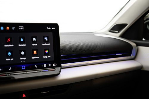 2025 Volkswagen T-Roc revealed – second-gen ‘Golf SUV’ is longer, 1.5L eTSI MHEV, column gear selector