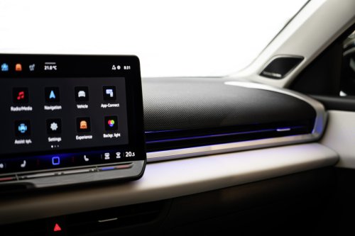 2025 Volkswagen T-Roc revealed – second-gen ‘Golf SUV’ is longer, 1.5L eTSI MHEV, column gear selector