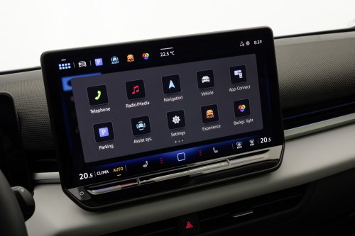 2025 Volkswagen T-Roc revealed – second-gen ‘Golf SUV’ is longer, 1.5L eTSI MHEV, column gear selector