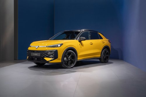 2025 Volkswagen T-Roc revealed – second-gen ‘Golf SUV’ is longer, 1.5L eTSI MHEV, column gear selector