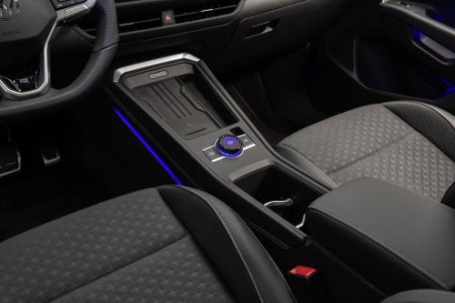 2025 Volkswagen T-Roc revealed – second-gen ‘Golf SUV’ is longer, 1.5L eTSI MHEV, column gear selector