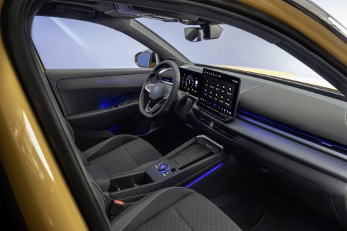 2025 Volkswagen T-Roc revealed – second-gen ‘Golf SUV’ is longer, 1.5L eTSI MHEV, column gear selector