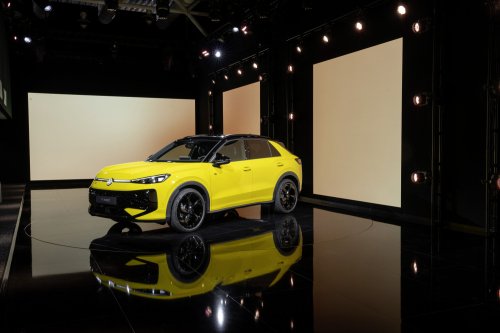 2025 Volkswagen T-Roc revealed – second-gen ‘Golf SUV’ is longer, 1.5L eTSI MHEV, column gear selector