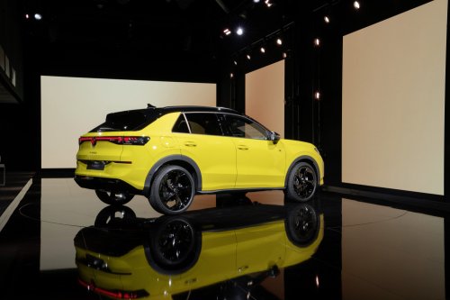 2025 Volkswagen T-Roc revealed – second-gen ‘Golf SUV’ is longer, 1.5L eTSI MHEV, column gear selector
