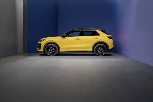 2025 Volkswagen T-Roc revealed – second-gen ‘Golf SUV’ is longer, 1.5L eTSI MHEV, column gear selector