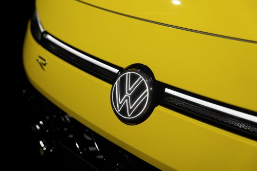 2025 Volkswagen T-Roc revealed – second-gen ‘Golf SUV’ is longer, 1.5L eTSI MHEV, column gear selector