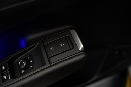 2025 Volkswagen T-Roc revealed – second-gen ‘Golf SUV’ is longer, 1.5L eTSI MHEV, column gear selector