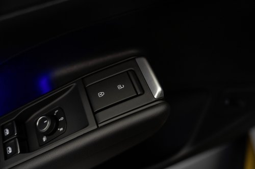 2025 Volkswagen T-Roc revealed – second-gen ‘Golf SUV’ is longer, 1.5L eTSI MHEV, column gear selector