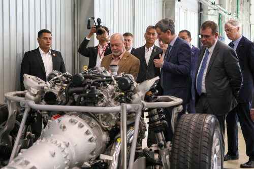 Agong visits NAMI in Russia, test drives Aurus Senat