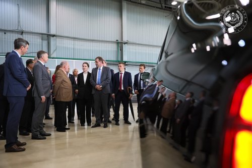 Agong visits NAMI in Russia, test drives Aurus Senat