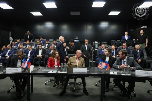 Agong visits NAMI in Russia, test drives Aurus Senat