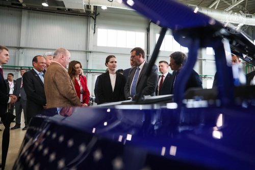 Agong visits NAMI in Russia, test drives Aurus Senat