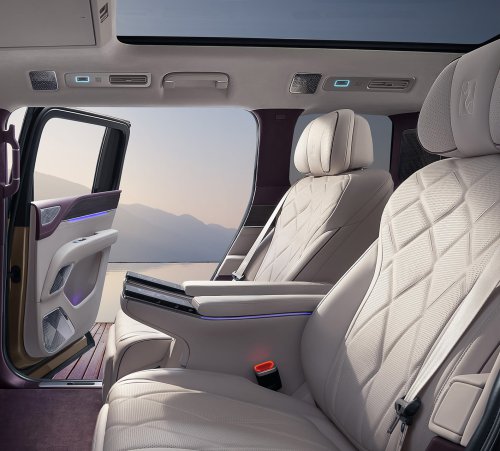 Yangwang U8L in China – BYD’s ultra-luxurious 6-seater REEV SUV rivals Rolls-Royce Cullinan; RM769k