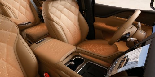 Yangwang U8L in China – BYD’s ultra-luxurious 6-seater REEV SUV rivals Rolls-Royce Cullinan; RM769k