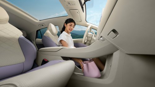 2025 MG4 gets rounded styling under pressure to improve China sales; semi-solid-state battery in Sept