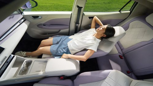 2025 MG4 gets rounded styling under pressure to improve China sales; semi-solid-state battery in Sept