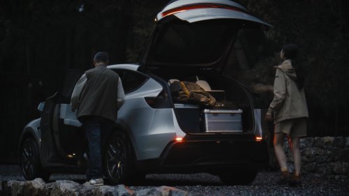 2026 Tesla Model Y in China updated to get larger 16-inch screen, black headlining from 6-seater Model Y L
