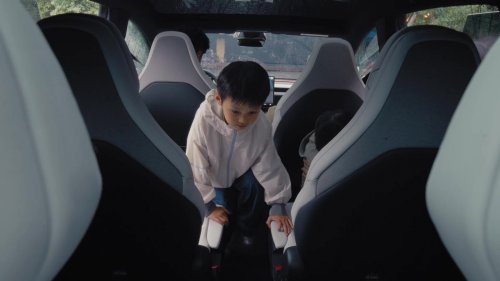 2026 Tesla Model Y in China updated to get larger 16-inch screen, black headlining from 6-seater Model Y L