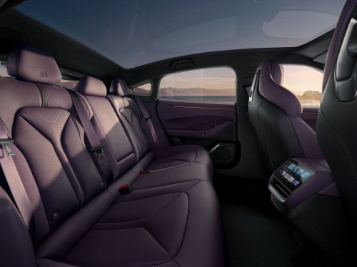 Xpeng, XPeng P7, 2025 Xpeng P7 gets over 10k orders in under 7 mins in China – EV sedan with up to 594 PS, 820 km CLTC