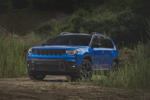 2026 Jeep Cherokee – 210 hp/312 Nm 1.6T petrol hybrid with two e-motors; 800 km combined range