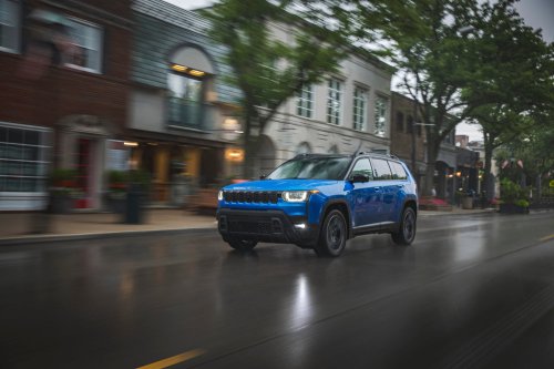 2026 Jeep Cherokee – 210 hp/312 Nm 1.6T petrol hybrid with two e-motors; 800 km combined range