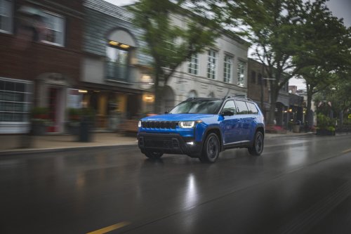 2026 Jeep Cherokee – 210 hp/312 Nm 1.6T petrol hybrid with two e-motors; 800 km combined range