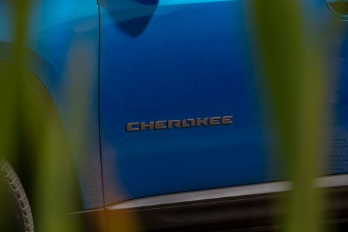 2026 Jeep Cherokee – 210 hp/312 Nm 1.6T petrol hybrid with two e-motors; 800 km combined range