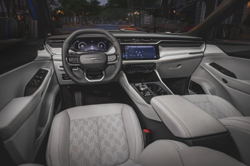 Jeep, 2026 Jeep Cherokee – 210 hp/312 Nm 1.6T petrol hybrid with two e-motors; 800 km combined range