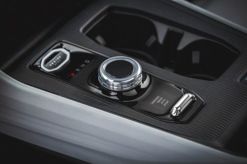 2026 Jeep Cherokee – 210 hp/312 Nm 1.6T petrol hybrid with two e-motors; 800 km combined range