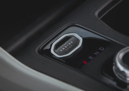 2026 Jeep Cherokee – 210 hp/312 Nm 1.6T petrol hybrid with two e-motors; 800 km combined range