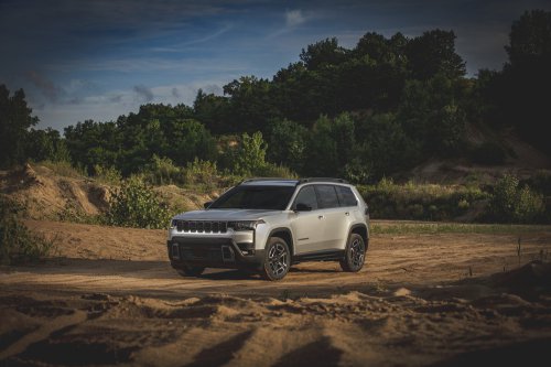 2026 Jeep Cherokee – 210 hp/312 Nm 1.6T petrol hybrid with two e-motors; 800 km combined range