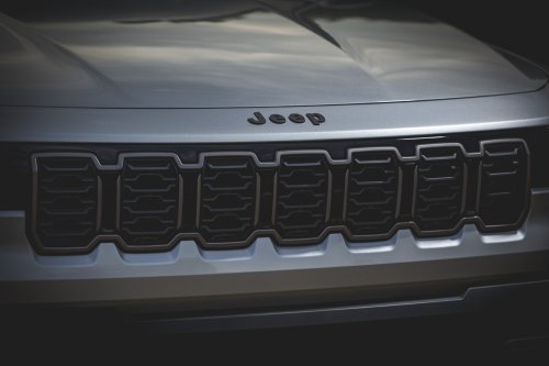2026 Jeep Cherokee – 210 hp/312 Nm 1.6T petrol hybrid with two e-motors; 800 km combined range