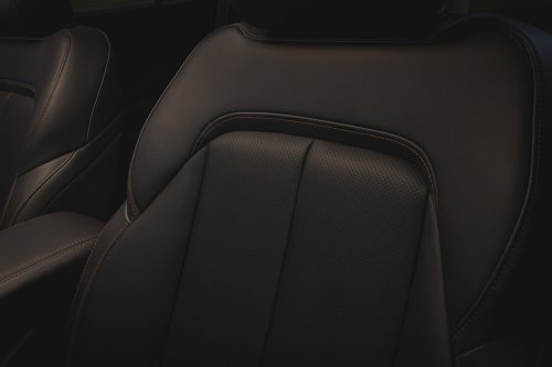 2026 Jeep Cherokee – 210 hp/312 Nm 1.6T petrol hybrid with two e-motors; 800 km combined range
