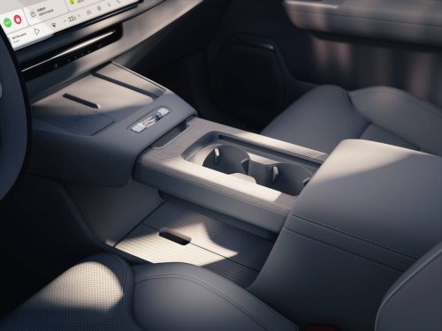 2026 Volvo XC70 officially debuts – extended-range PHEV; up to 212 km EV range, from RM177k in China