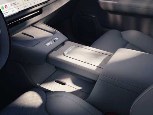 2026 Volvo XC70 officially debuts – extended-range PHEV; up to 212 km EV range, from RM177k in China