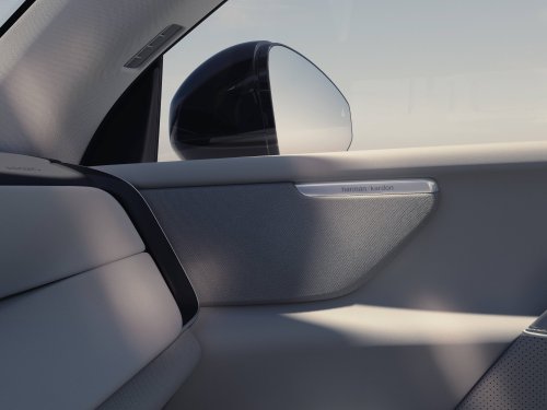 2026 Volvo XC70 officially debuts – extended-range PHEV; up to 212 km EV range, from RM177k in China