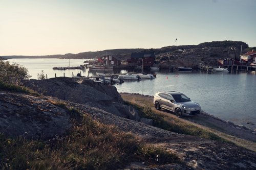 2026 Volvo XC70 officially debuts – extended-range PHEV; up to 212 km EV range, from RM177k in China