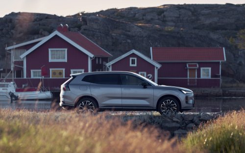 2026 Volvo XC70 officially debuts – extended-range PHEV; up to 212 km EV range, from RM177k in China