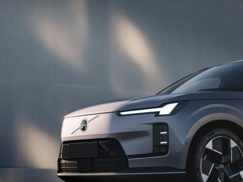 2026 Volvo XC70 officially debuts – extended-range PHEV; up to 212 km EV range, from RM177k in China