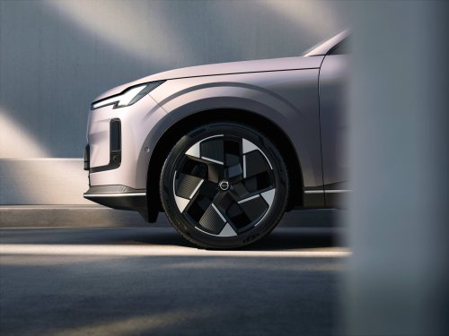 2026 Volvo XC70 officially debuts – extended-range PHEV; up to 212 km EV range, from RM177k in China