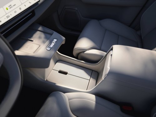 2026 Volvo XC70 officially debuts – extended-range PHEV; up to 212 km EV range, from RM177k in China